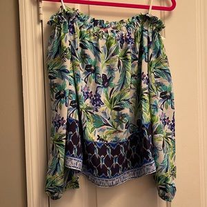 Off the shoulders Lilly Pulitzer top. Size Large